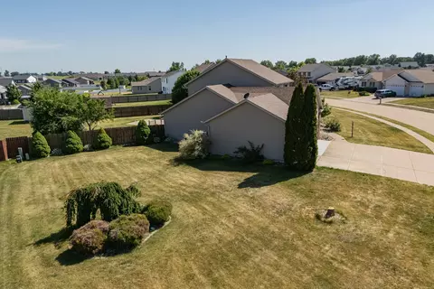 11 Jacob Dr, Eldridge, IA 52748 photo 10