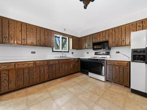 Kitchen - 110 Jan St, Manhattan, IL 60442 photo 3 of 4