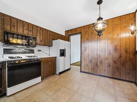 Kitchen - 110 Jan St, Manhattan, IL 60442 photo 4 of 4