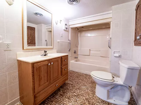 Bath - 110 Jan St, Manhattan, IL 60442 photo 2 of 2