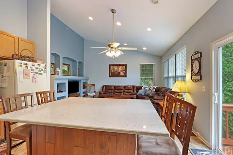 Kitchen - 5952 Leeds Rd, Hoffman Estates, IL 60192 photo 2 of 2