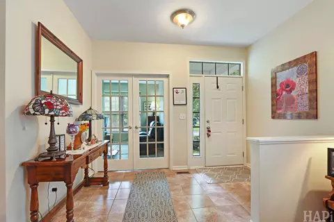 Entry Way - 5952 Leeds Rd, Hoffman Estates, IL 60192 photo 1 of 1