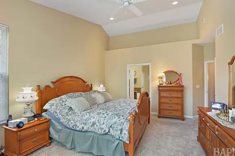 Bedroom - 5952 Leeds Rd, Hoffman Estates, IL 60192 photo 3 of 3