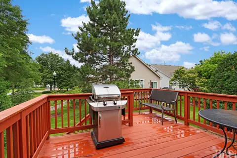 Exterior - 5952 Leeds Rd, Hoffman Estates, IL 60192 photo 1 of 6
