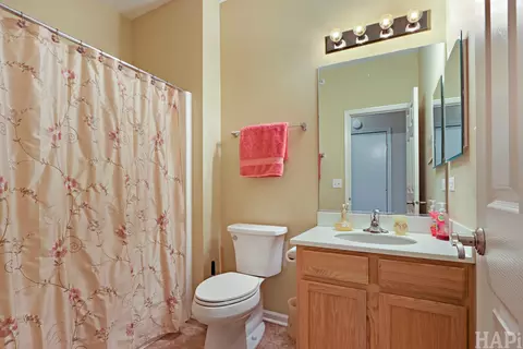 Bath - 5952 Leeds Rd, Hoffman Estates, IL 60192 photo 1 of 2