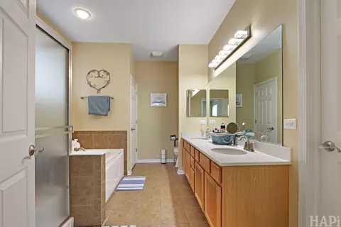 Bath - 5952 Leeds Rd, Hoffman Estates, IL 60192 photo 2 of 2