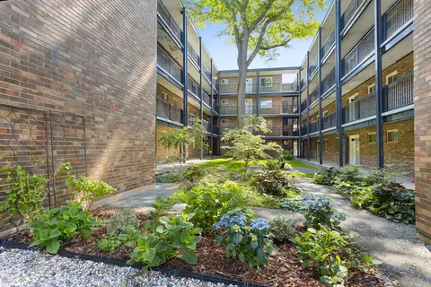 1321 W Birchwood Ave W #206, Chicago, IL 60626
