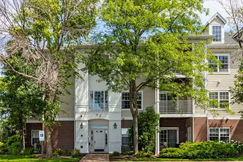 3243 Stratford Ct #3B, Lake Bluff, IL 60044