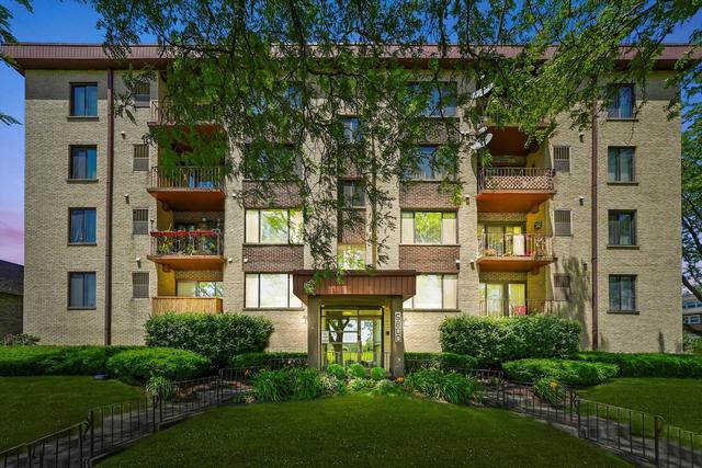 5800 W 105th St #2C, Oak Lawn, IL 60453