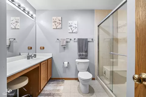 Bath - 1801 Caton Ridge Dr, Plainfield, IL 60586 photo 3 of 3