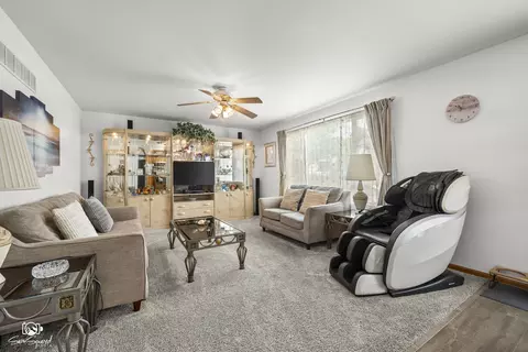 Living - 1801 Caton Ridge Dr, Plainfield, IL 60586 photo 2 of 3
