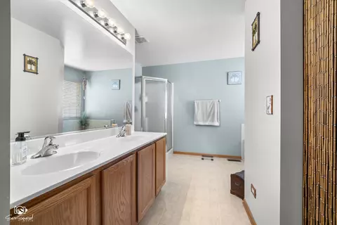 Bath - 1801 Caton Ridge Dr, Plainfield, IL 60586 photo 1 of 3