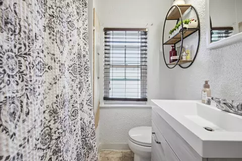 Bath - 2312 S 14th Ave, Broadview, IL 60155 photo 1 of 3