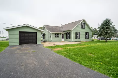 110 N Vine St, Armington, IL 61721