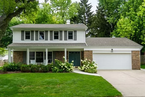 1039 Crestfield Ave, Libertyville, IL 60048