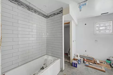 Bath - 3442 S Lowe Ave, Chicago, IL 60616 photo 1 of 1