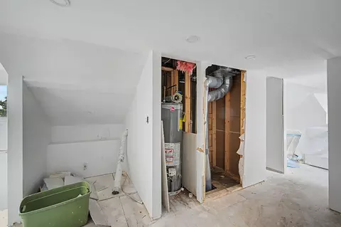 Entry Way - 3442 S Lowe Ave, Chicago, IL 60616 photo 4 of 6