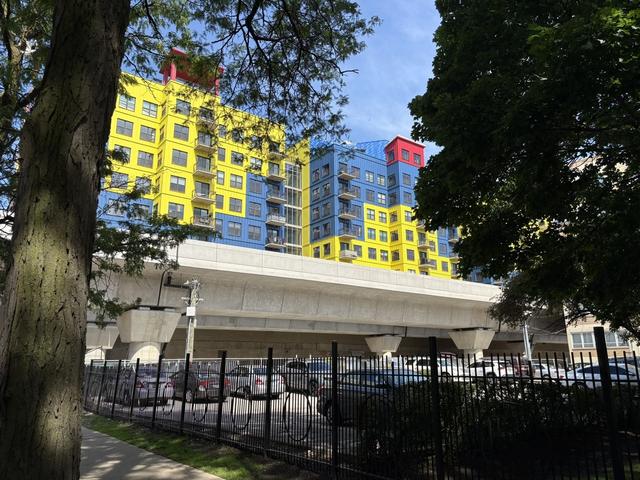 1122 W Catalpa Ave #902, Chicago, IL 60640