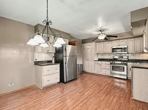 14107 S Mackinaw Ave S, Burnham, IL 60633 photo 6
