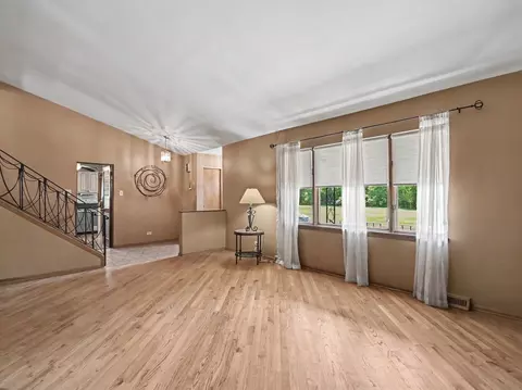 14107 S Mackinaw Ave S, Burnham, IL 60633 photo 3