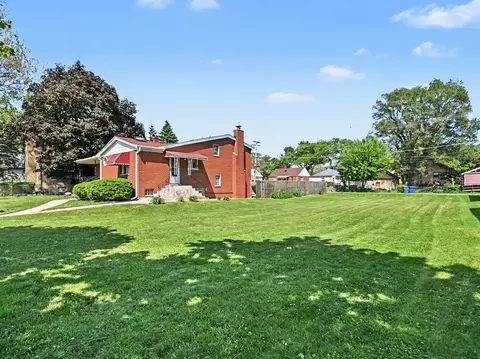 14107 S Mackinaw Ave S, Burnham, IL 60633 photo 2
