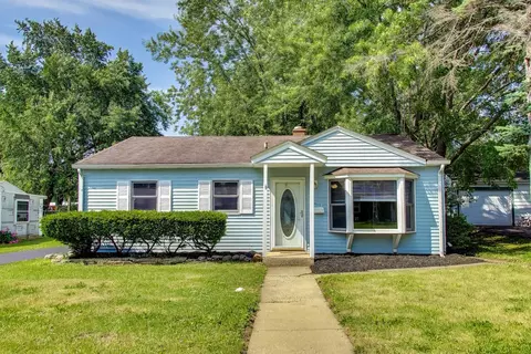 1415 Walnut Dr, Woodstock, IL 60098