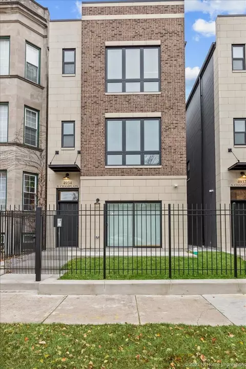 4934 S Champlain Ave, Chicago, IL 60615 photo 1