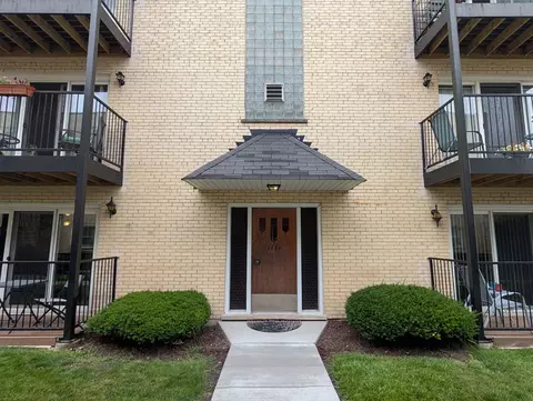 6484 N Northwest Hwy #7, Chicago, IL 60631