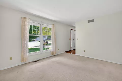 Living - 1410 Boyne Ct, Normal, IL 61761 photo 3 of 5