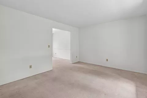 Living - 1410 Boyne Ct, Normal, IL 61761 photo 5 of 5