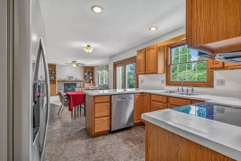 Kitchen - 1410 Boyne Ct, Normal, IL 61761 photo 3 of 4