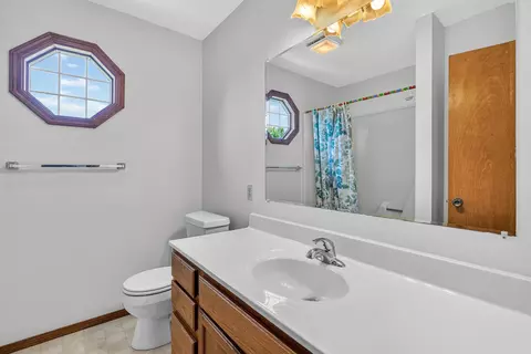 Bath - 1410 Boyne Ct, Normal, IL 61761 photo 2 of 3