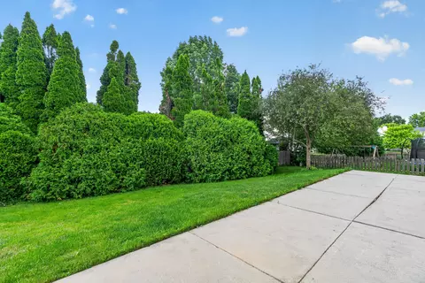 Exterior - 1410 Boyne Ct, Normal, IL 61761 photo 5 of 14
