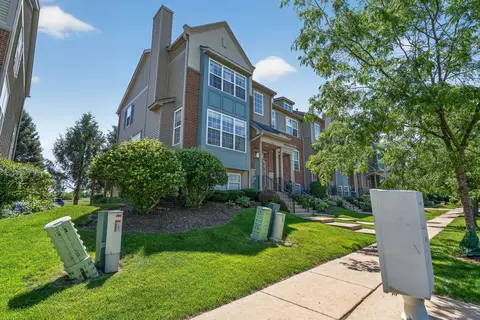 205 Station Park Cir, Grayslake, IL 60030