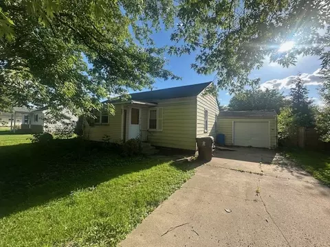 307 S Peck St, Gardner, IL 60424