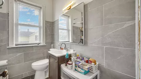 Bath - 1634 W 68th St, Chicago, IL 60636 photo 4 of 5