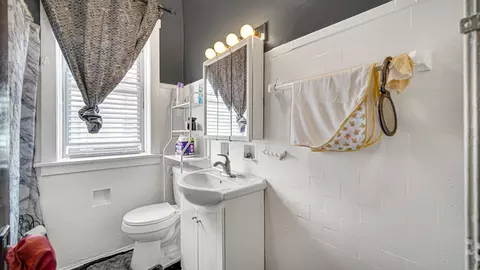 Bath - 1634 W 68th St, Chicago, IL 60636 photo 2 of 5