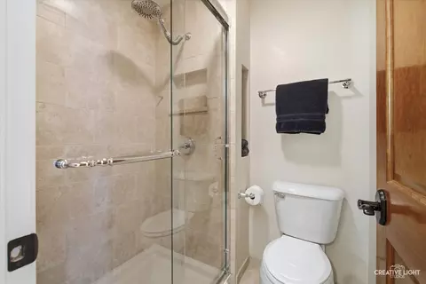 Bath - 1493 Sandyhook St, Wheaton, IL 60189 photo 3 of 4
