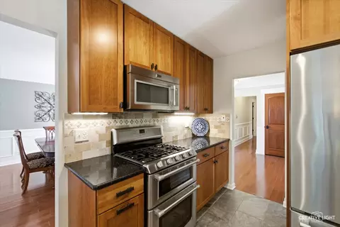 Kitchen - 1493 Sandyhook St, Wheaton, IL 60189 photo 2 of 3