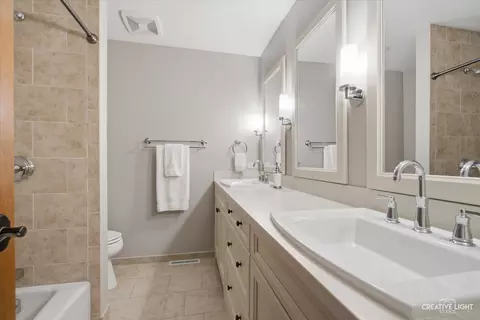 Bath - 1493 Sandyhook St, Wheaton, IL 60189 photo 4 of 4