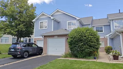 1052 Hinswood Dr, Darien, IL 60561