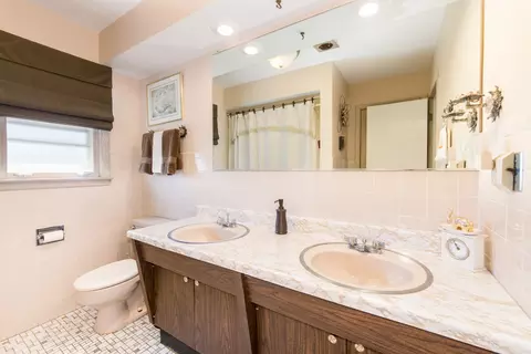 1469 Webster Ln, Des Plaines, IL 60018 photo 17