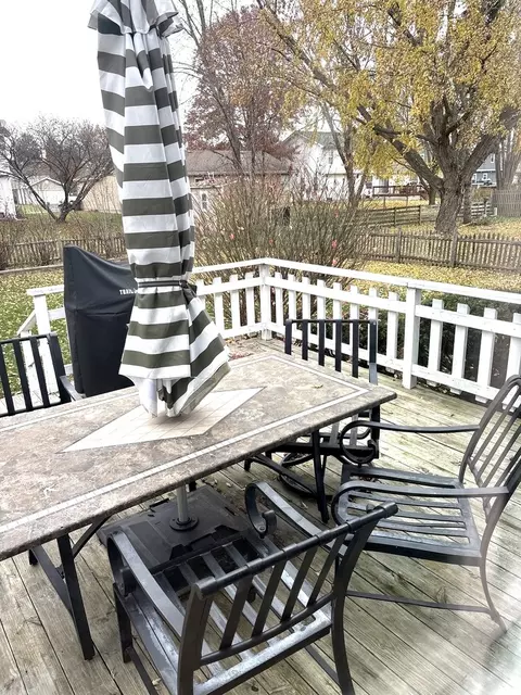 Exterior - 1730 Tanglewood Dr, Algonquin, IL 60102 photo 3 of 3