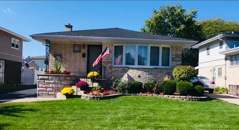 10828 S Kilbourn Ave, Oak Lawn, IL 60453