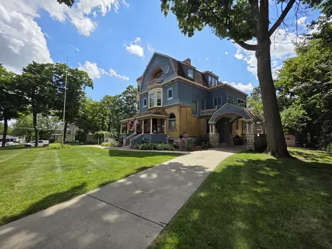705 W Highland Ave, Elgin, IL 60123