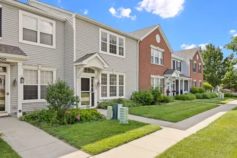 262 Springbrook Trl S, Oswego, IL 60543