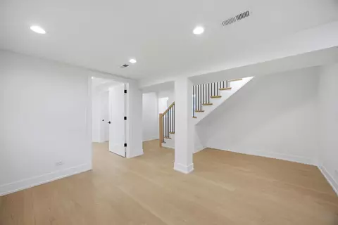 3608 W Wolfram St, Chicago, IL 60618 photo 24