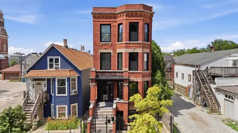 3608 W Wolfram St, Chicago, IL 60618 photo 1