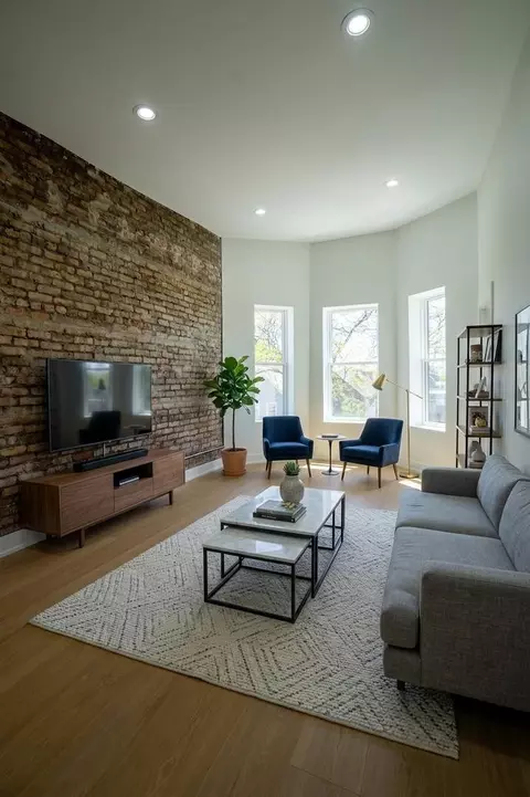 3608 W Wolfram St, Chicago, IL 60618 photo 7