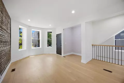3608 W Wolfram St, Chicago, IL 60618 photo 6